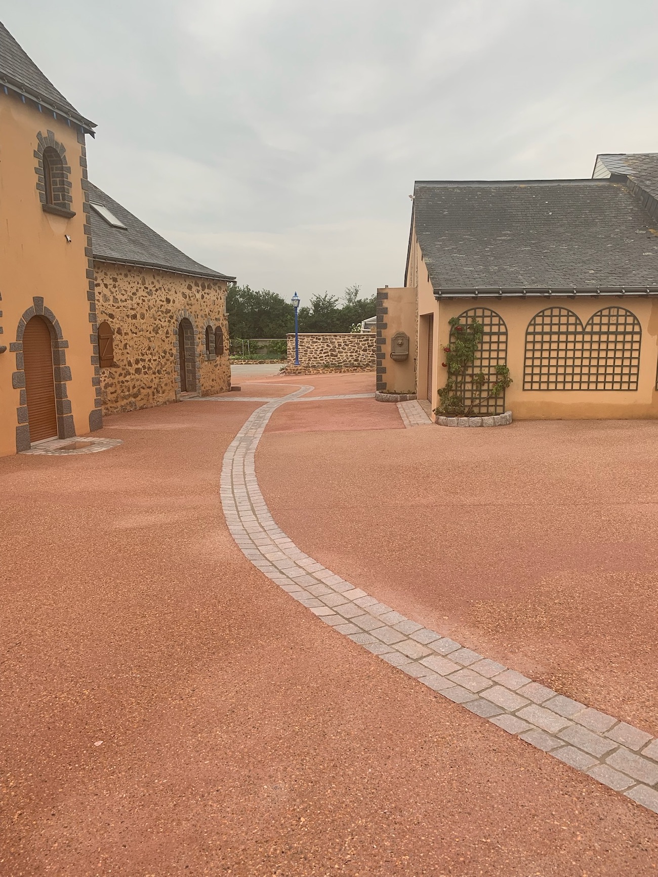 Cour en sable